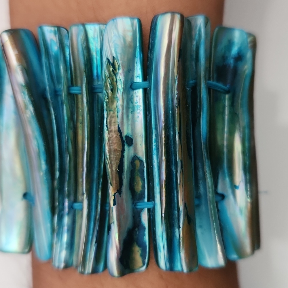 2 Abalone Shell Bracelets - Picture 2 of 4